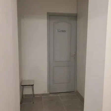Quiet 2-bedroom Apartment