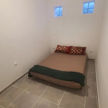 Quiet 2-bedroom Apartment