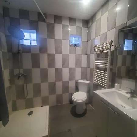 Quiet 2-bedroom Appartement *